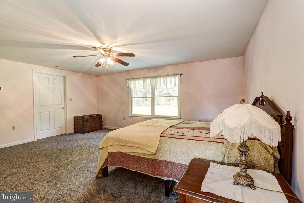 8 BEAU MONDES COURT