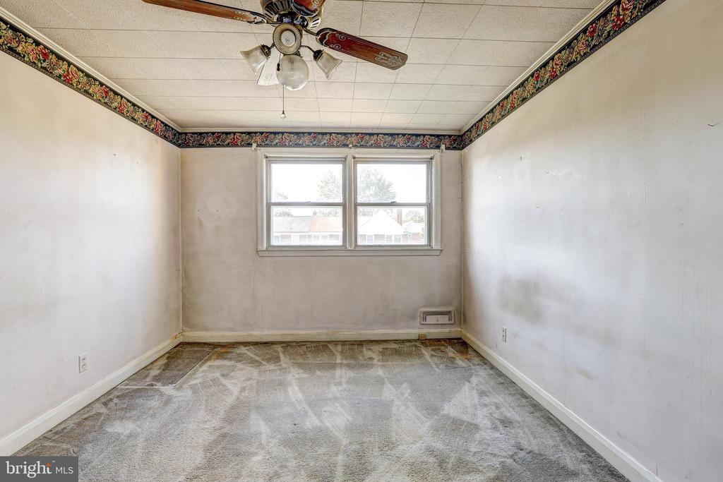 1523 CLAIRIDGE ROAD