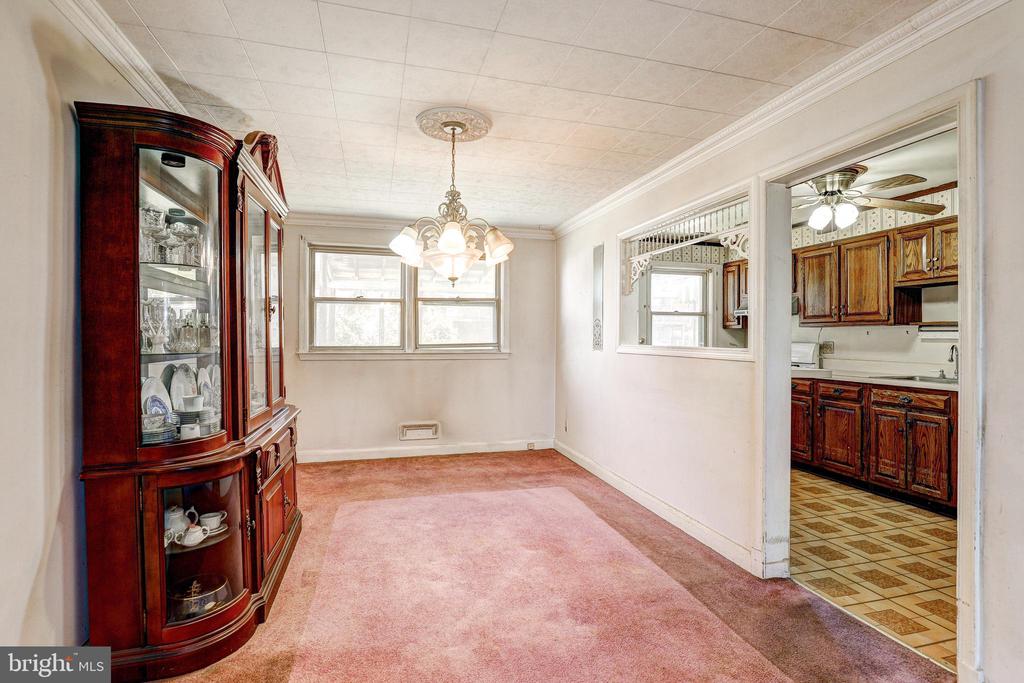 1523 CLAIRIDGE ROAD