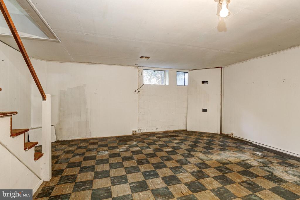 1523 CLAIRIDGE ROAD