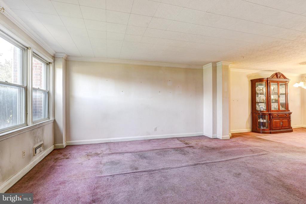 1523 CLAIRIDGE ROAD