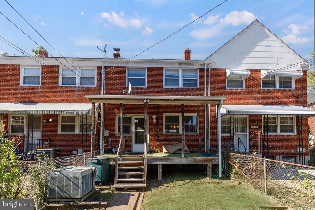1523 CLAIRIDGE ROAD