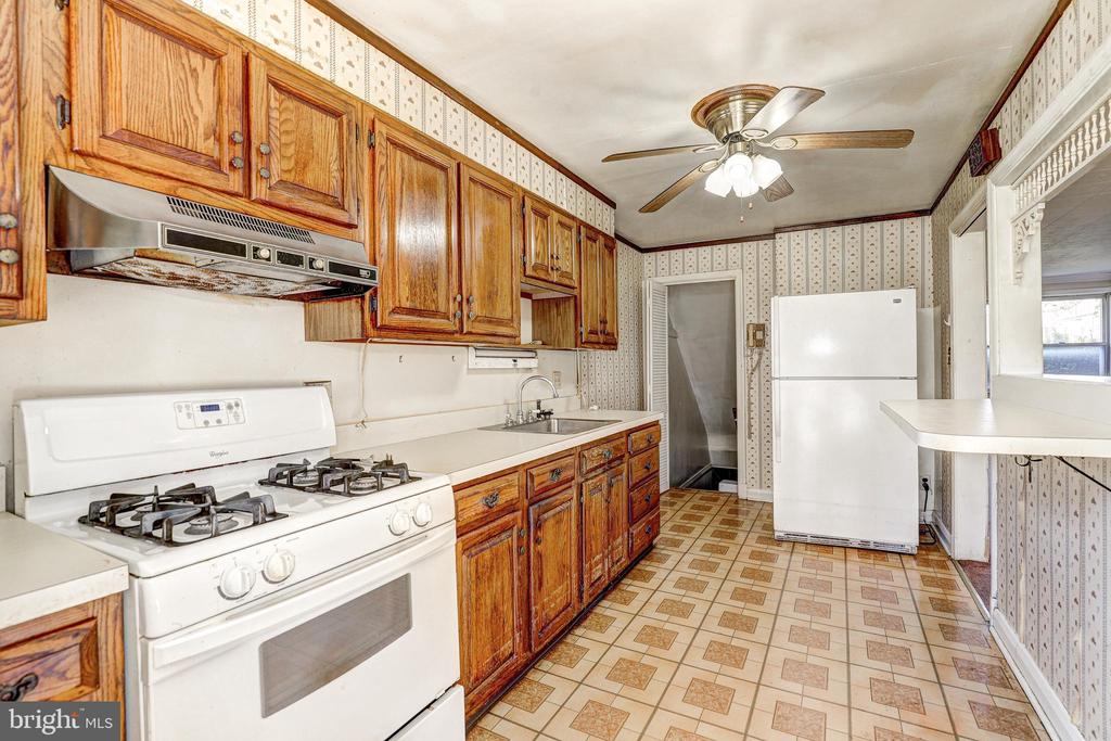 1523 CLAIRIDGE ROAD