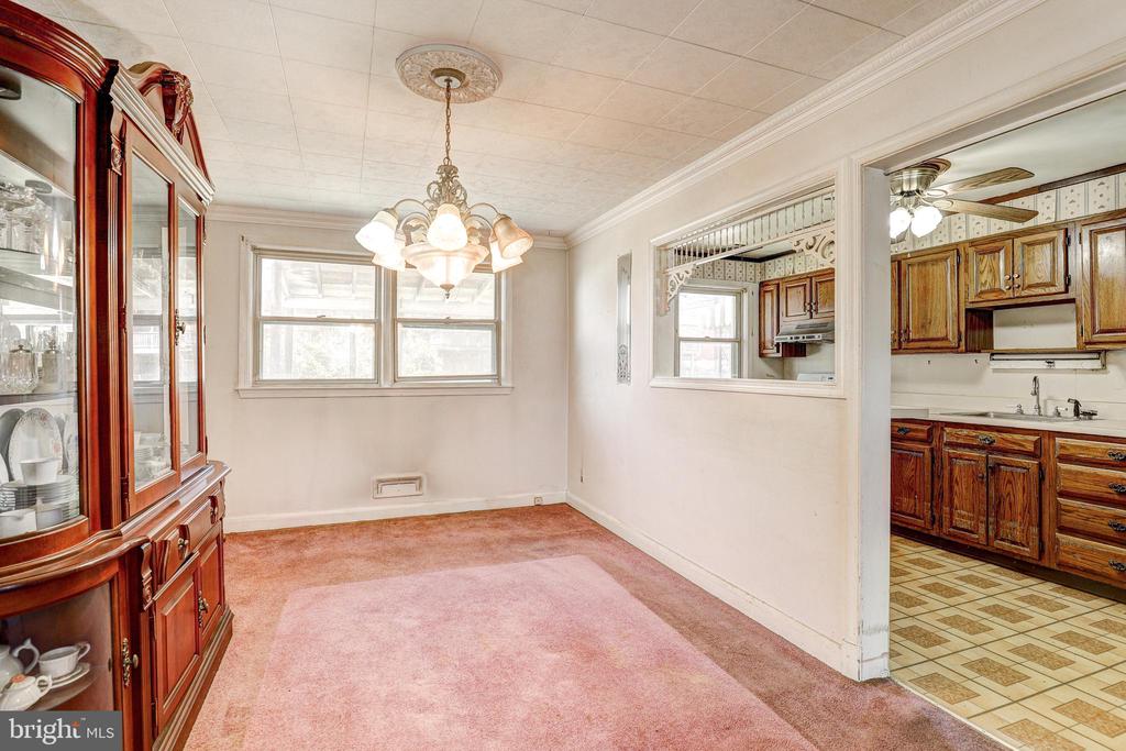 1523 CLAIRIDGE ROAD