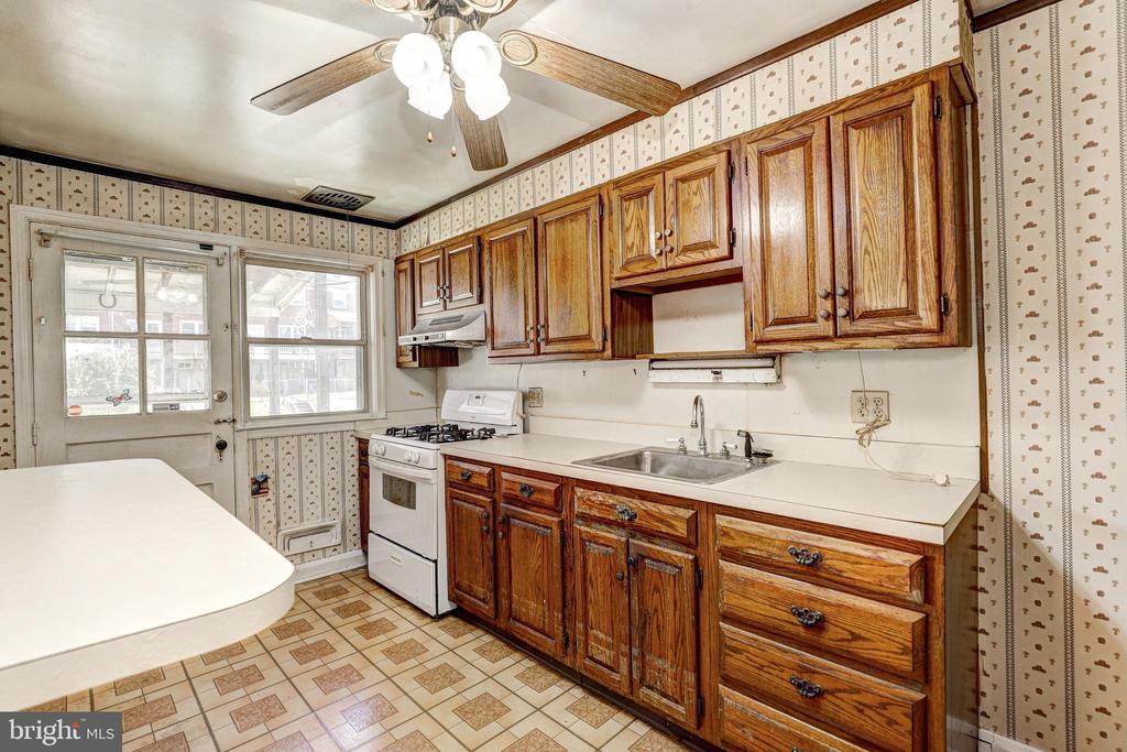 1523 CLAIRIDGE ROAD