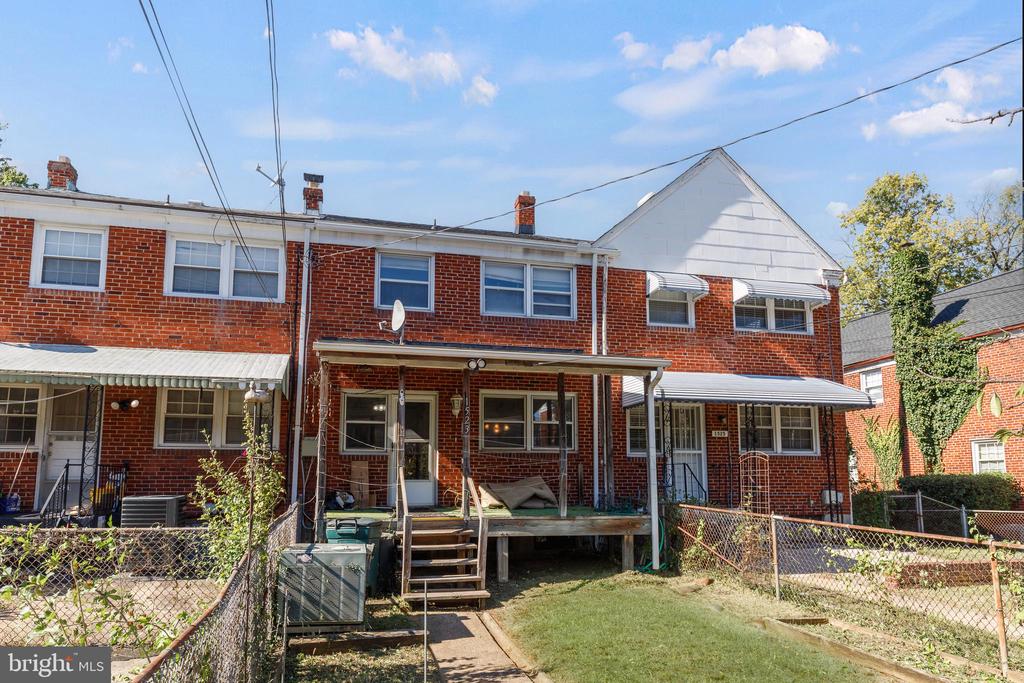1523 CLAIRIDGE ROAD