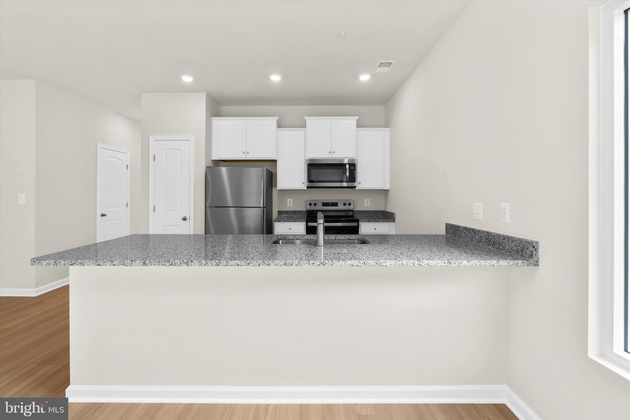 8125 BARTHOLOMEW COURT