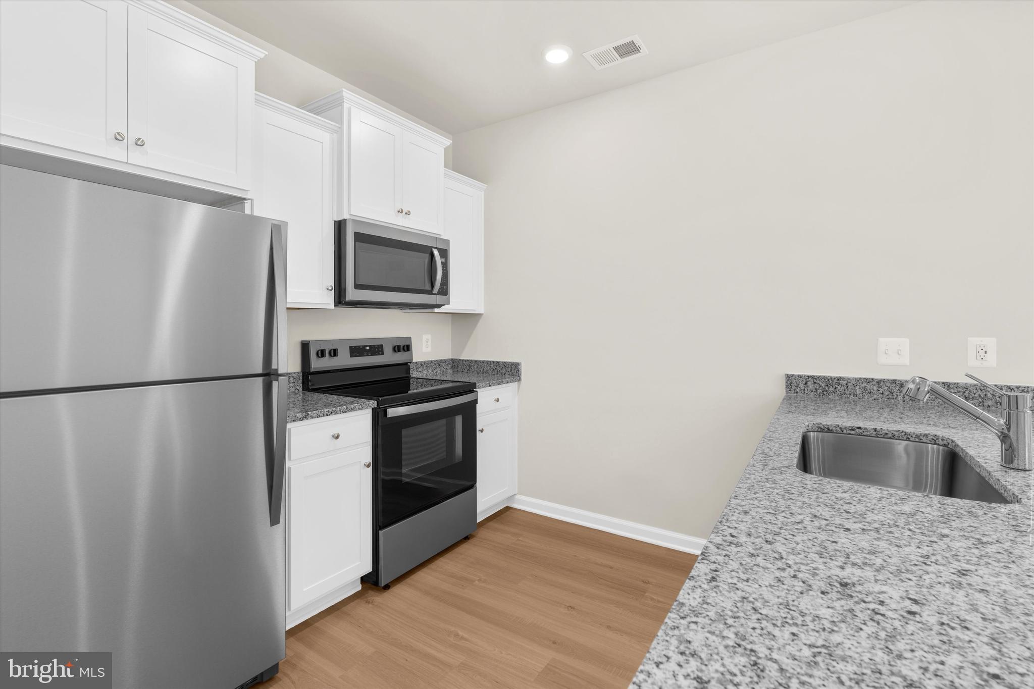 8125 BARTHOLOMEW COURT