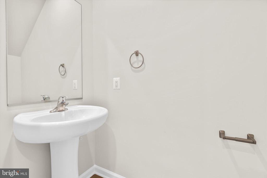 8125 BARTHOLOMEW COURT
