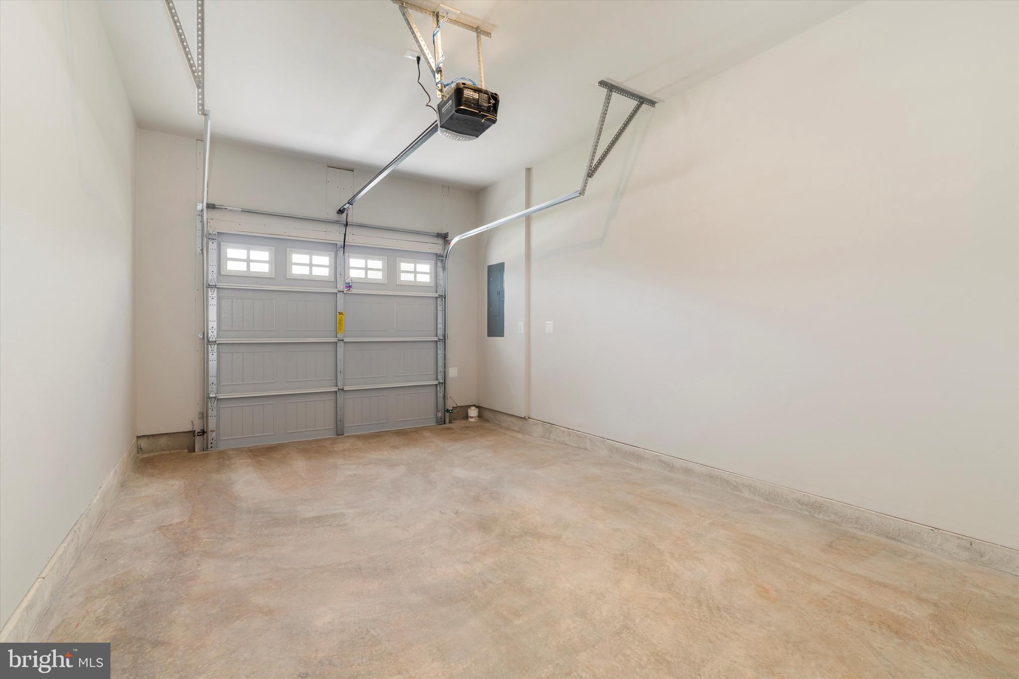 8125 BARTHOLOMEW COURT