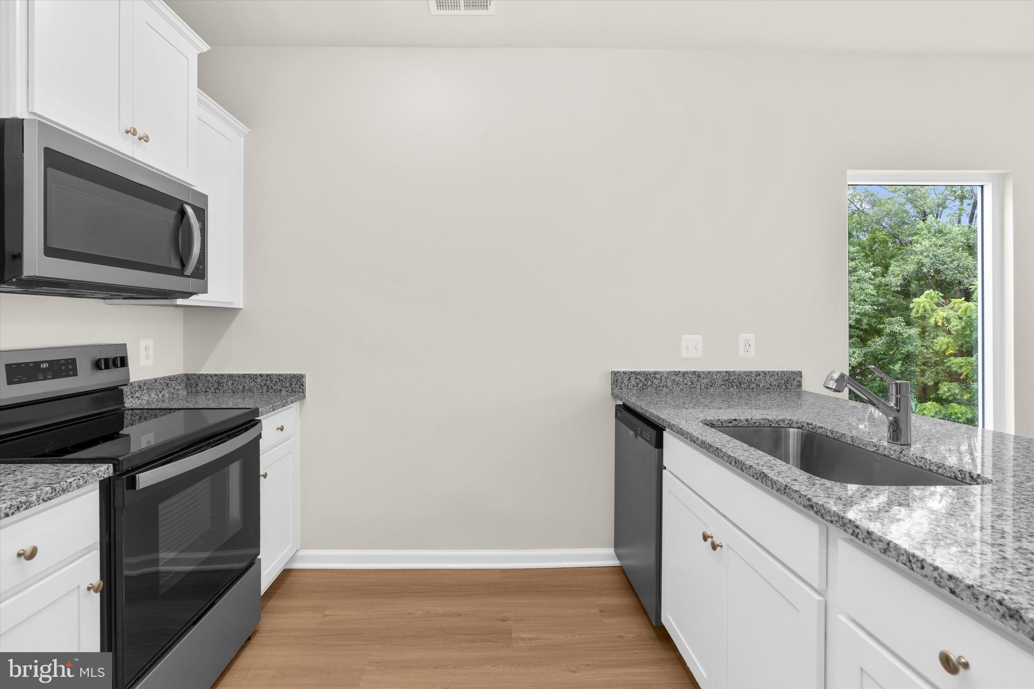 8125 BARTHOLOMEW COURT