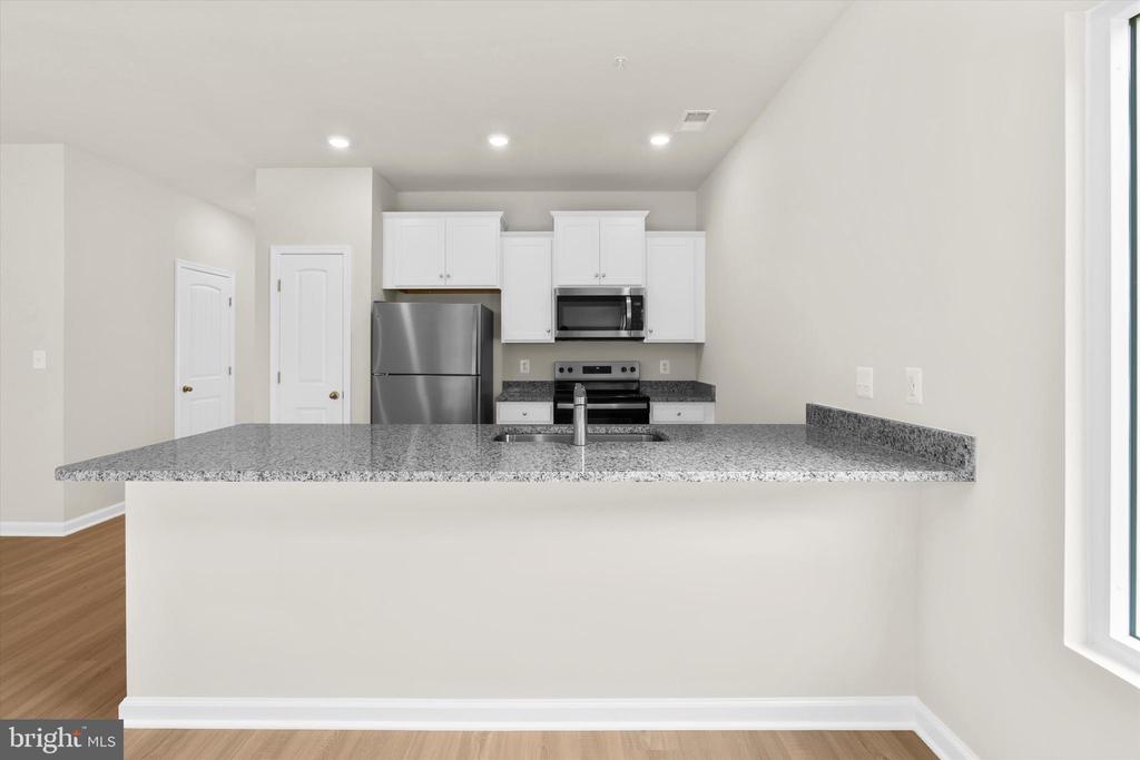 8125 BARTHOLOMEW COURT