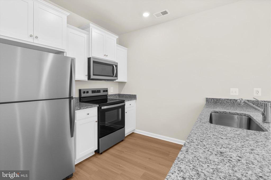 8125 BARTHOLOMEW COURT