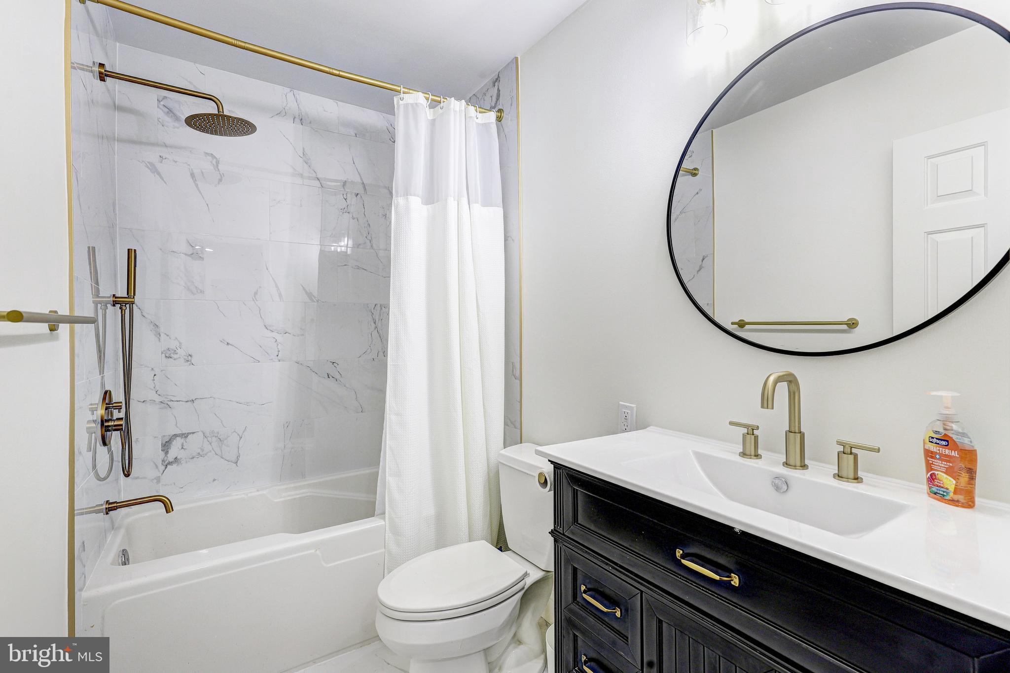 64 RIVER OAKS CIRCLE