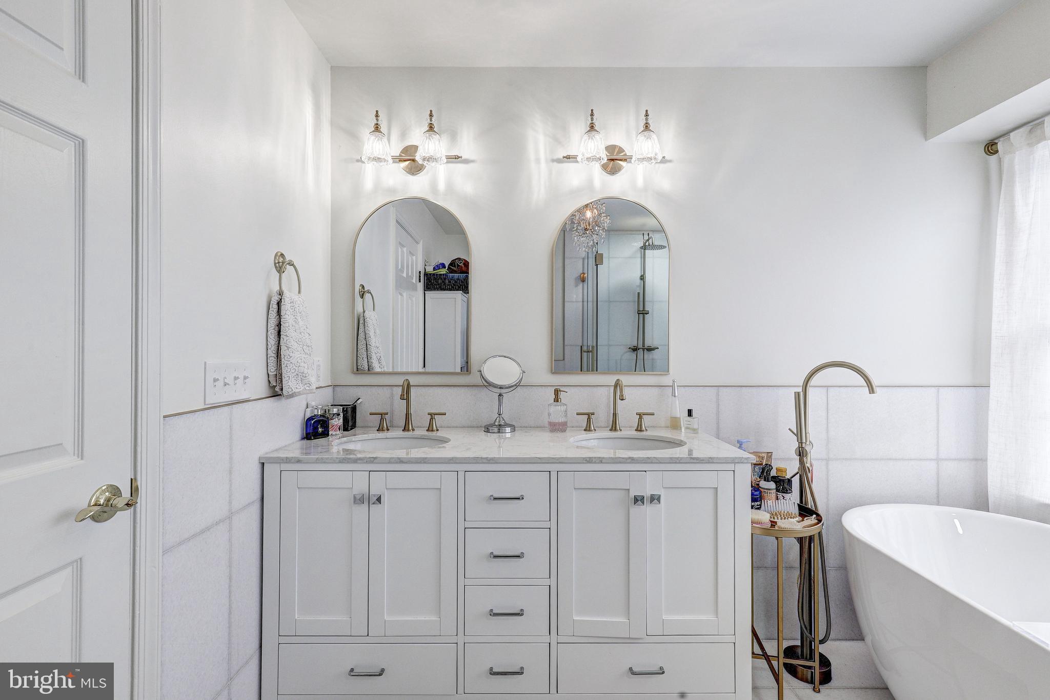 64 RIVER OAKS CIRCLE