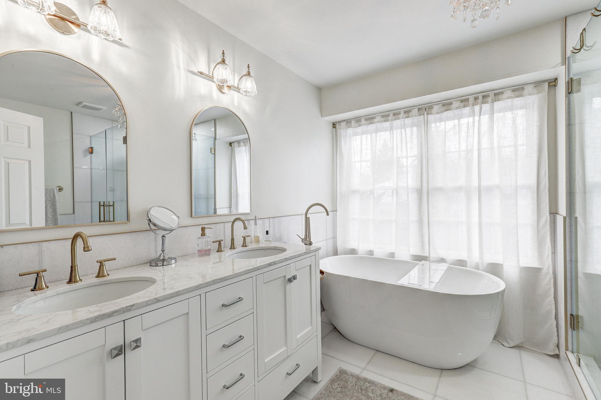 64 RIVER OAKS CIRCLE