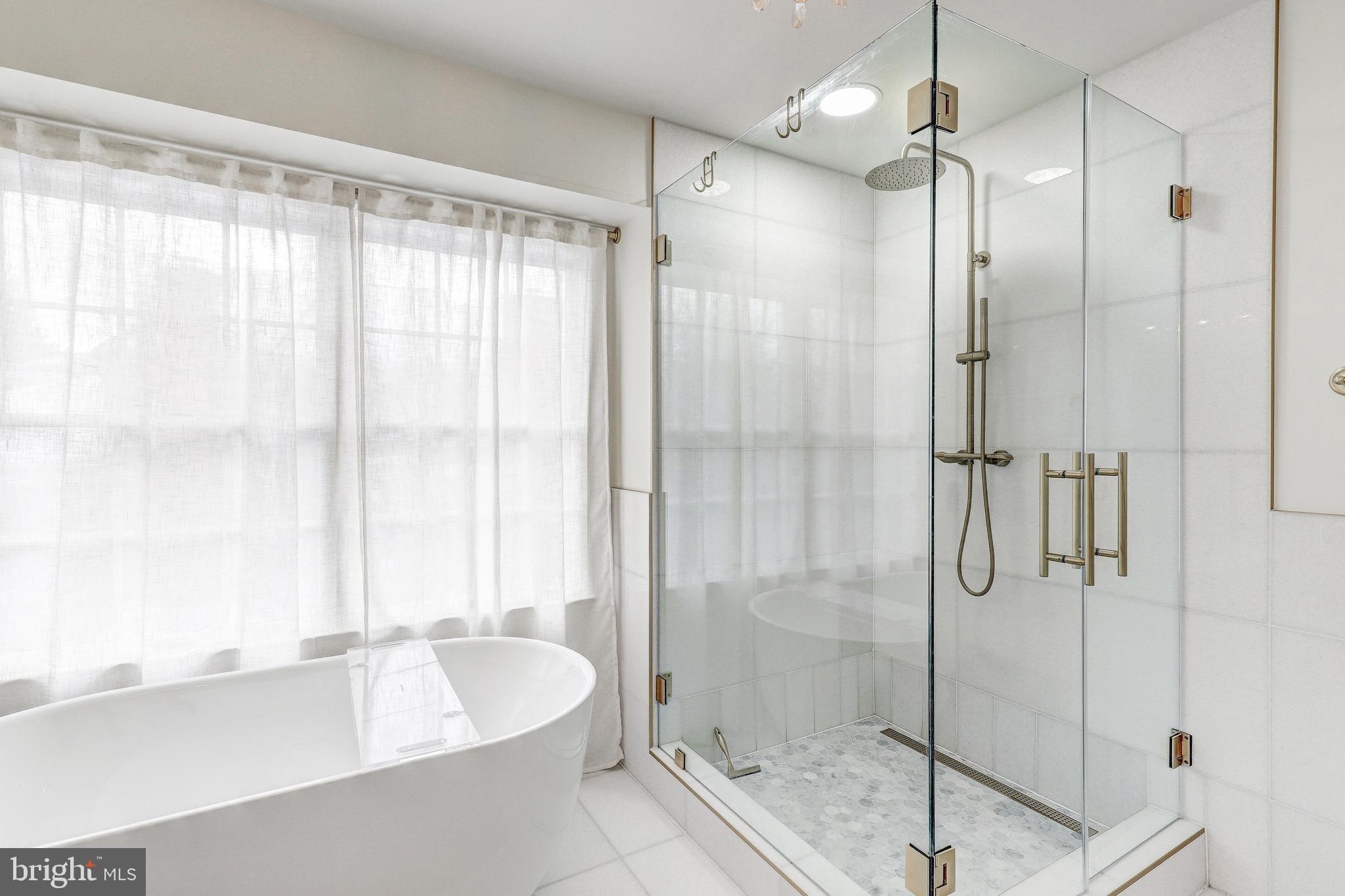 64 RIVER OAKS CIRCLE