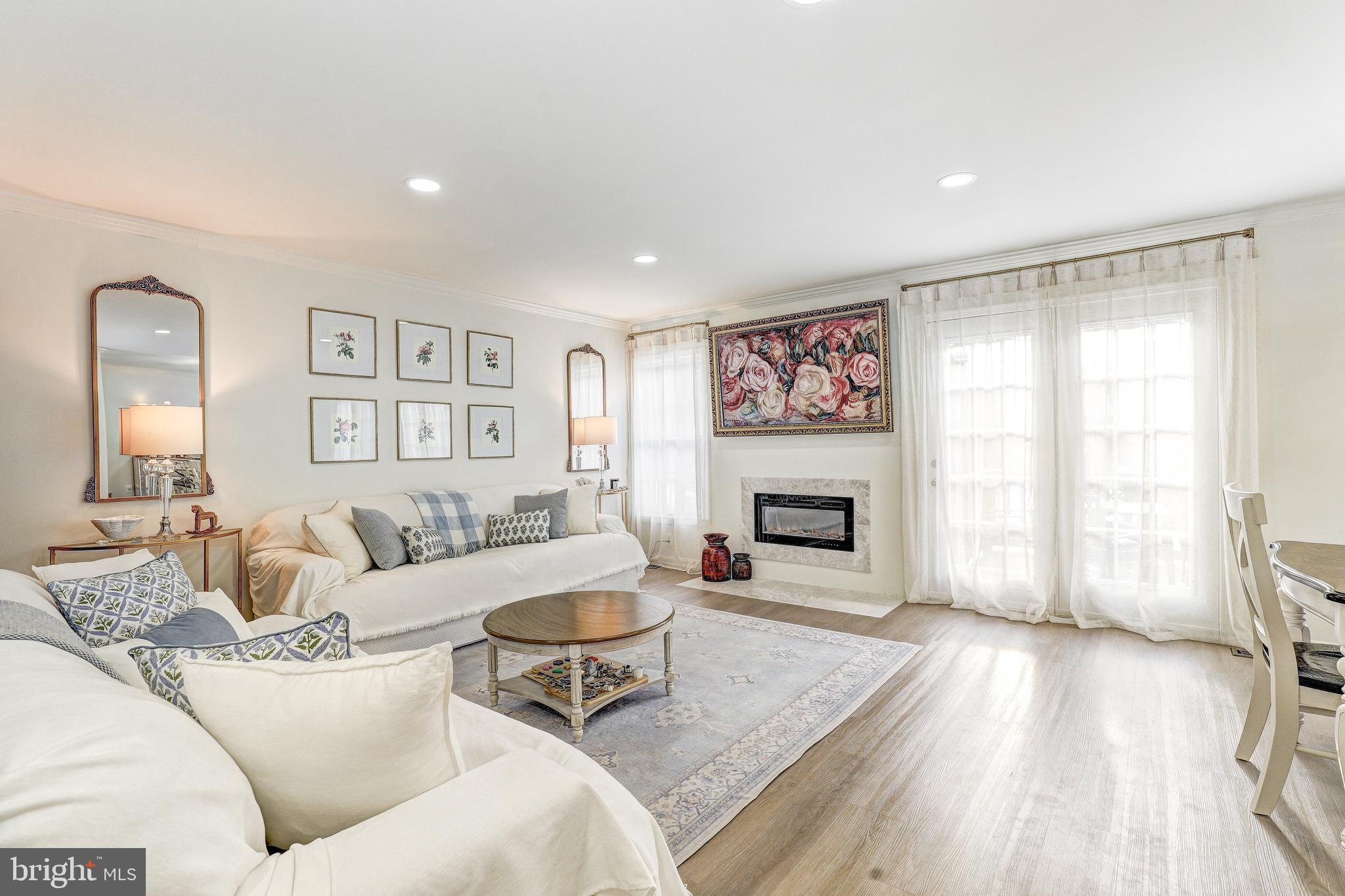 64 RIVER OAKS CIRCLE