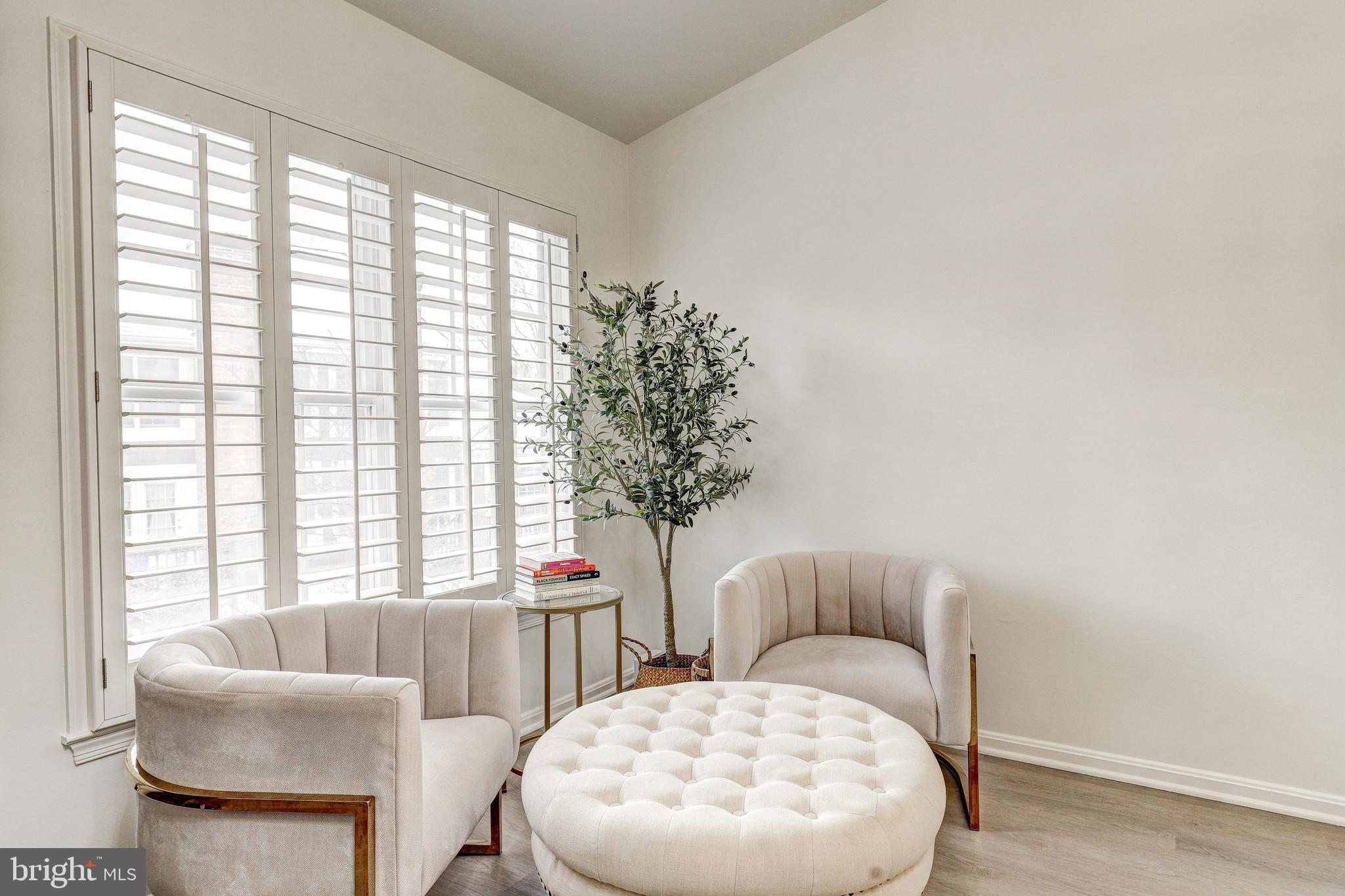 64 RIVER OAKS CIRCLE