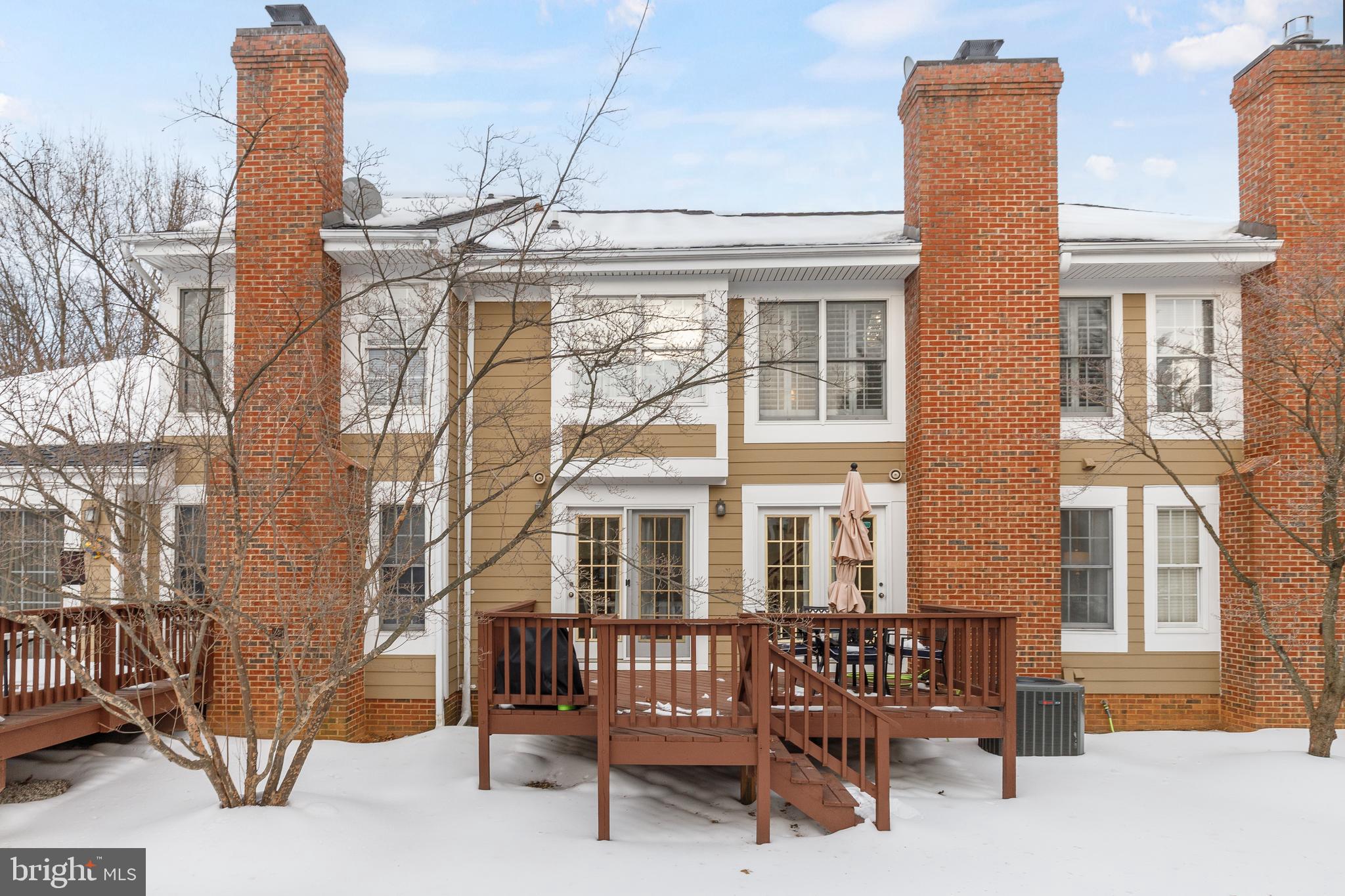 64 RIVER OAKS CIRCLE