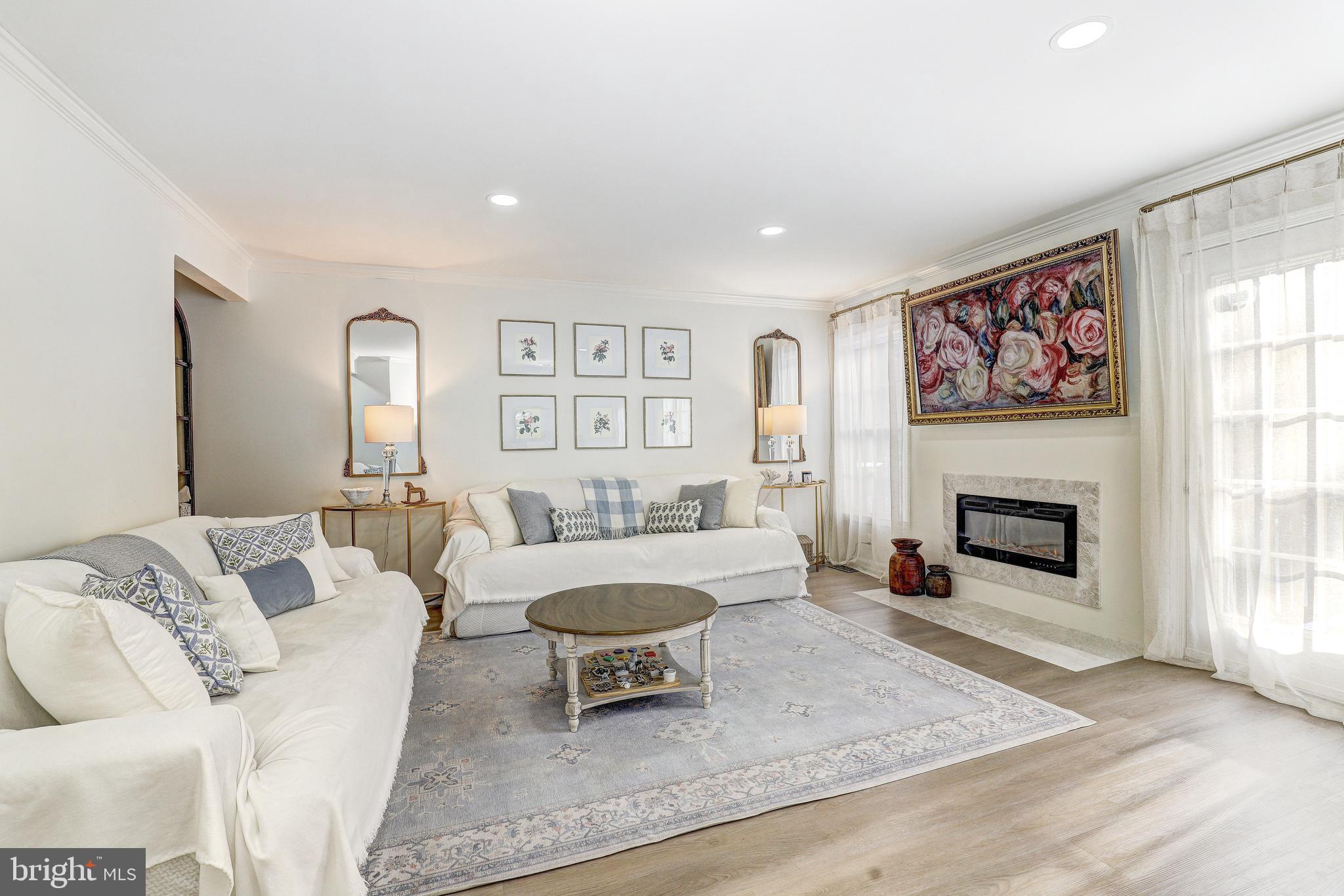 64 RIVER OAKS CIRCLE