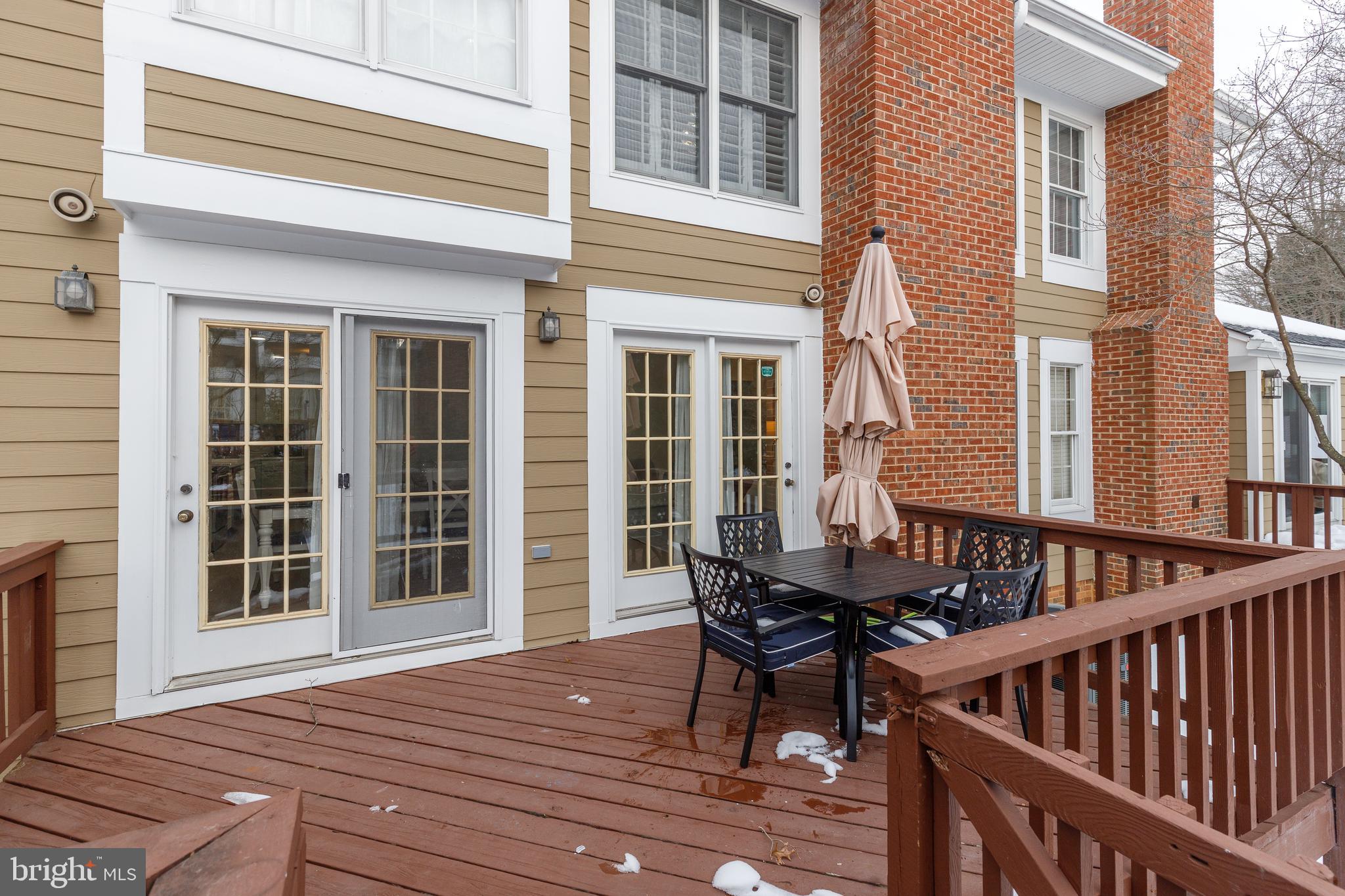 64 RIVER OAKS CIRCLE