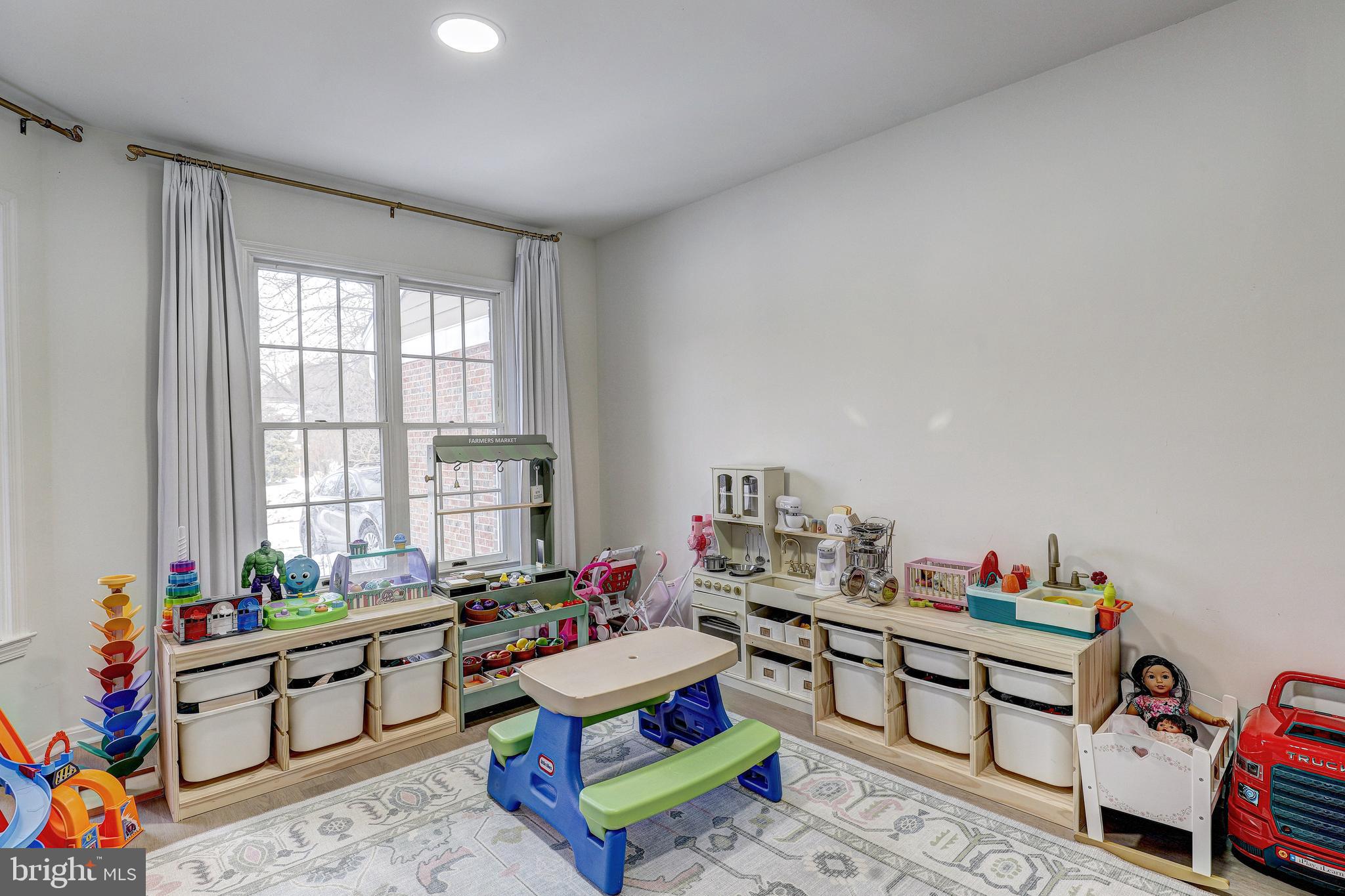 64 RIVER OAKS CIRCLE