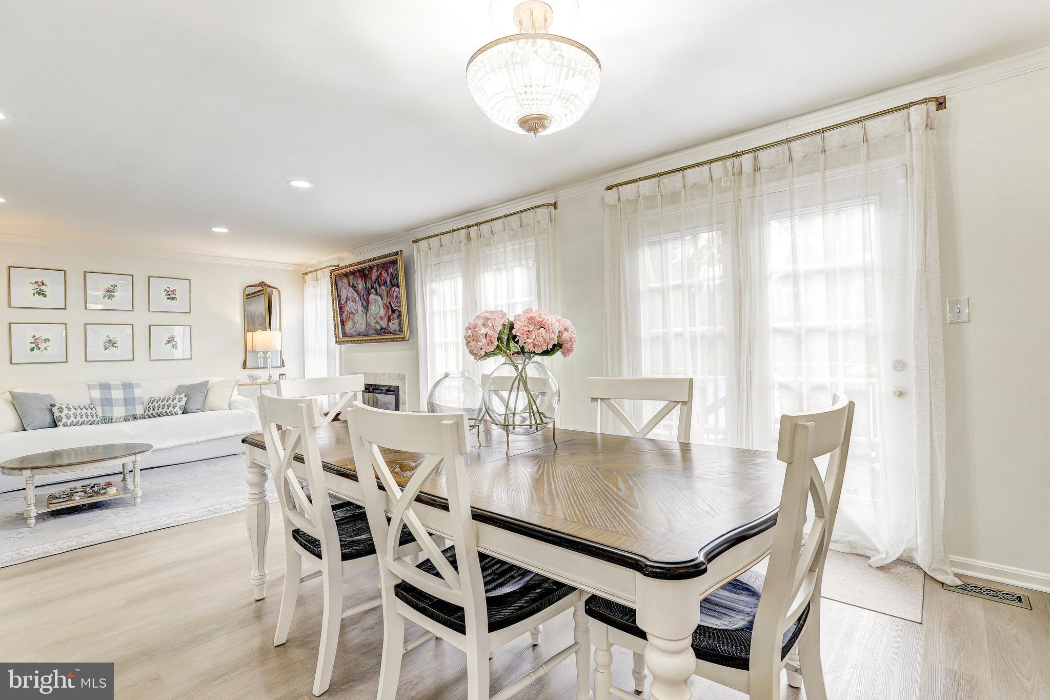 64 RIVER OAKS CIRCLE