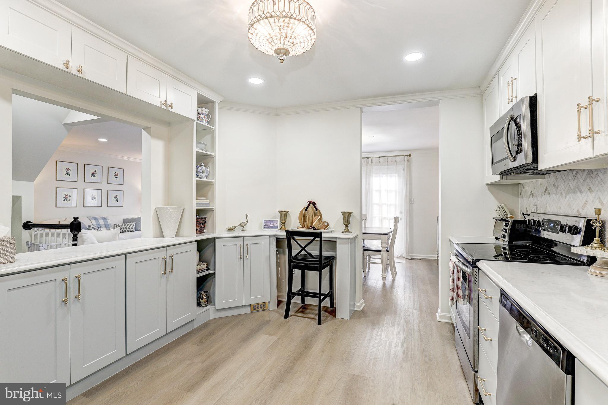 64 RIVER OAKS CIRCLE