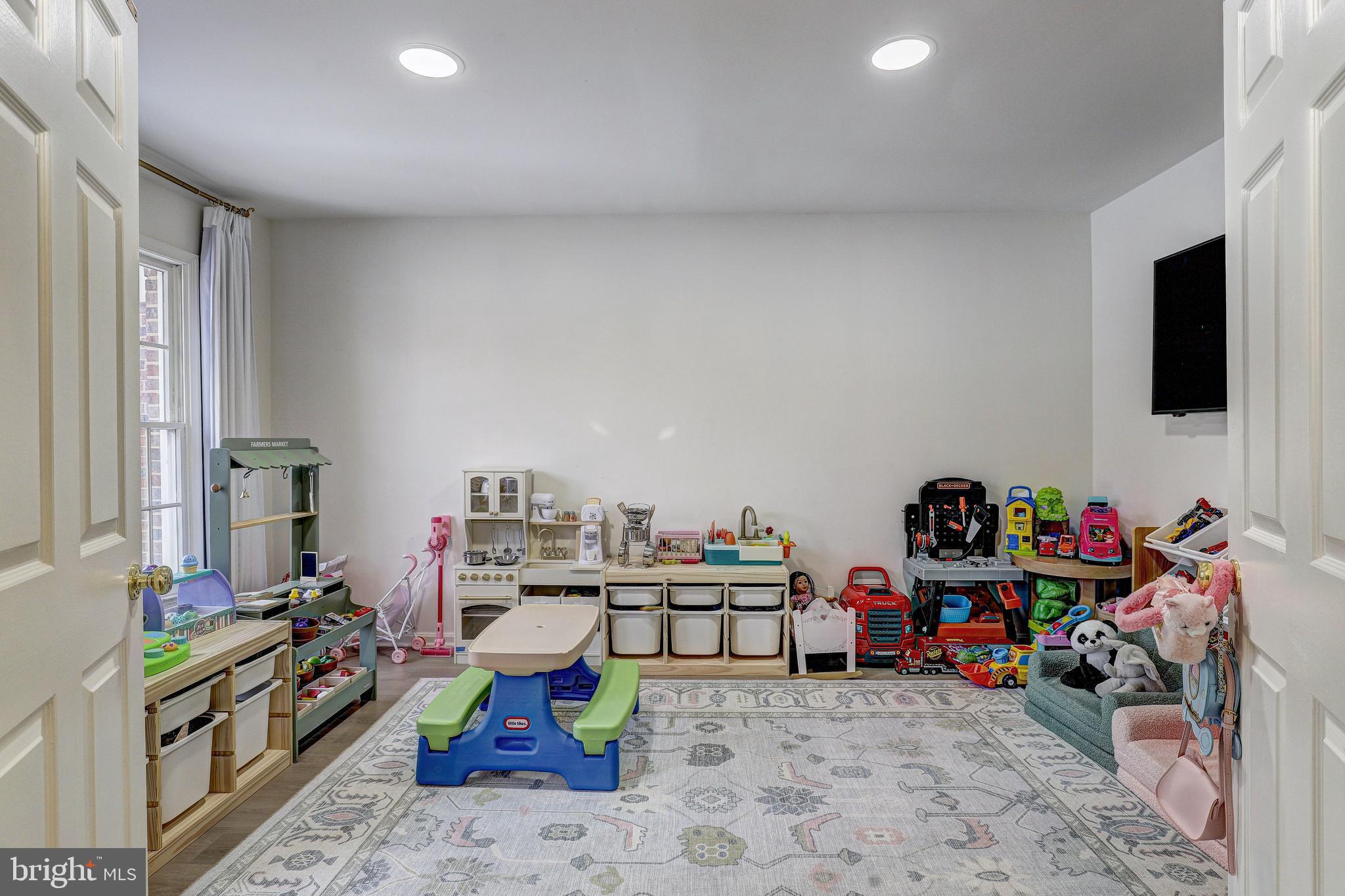 64 RIVER OAKS CIRCLE