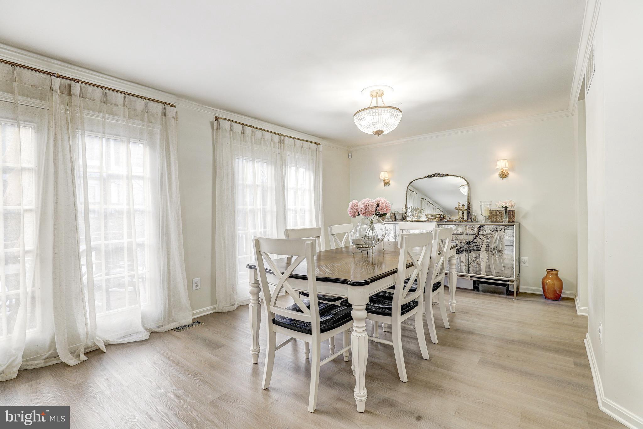 64 RIVER OAKS CIRCLE