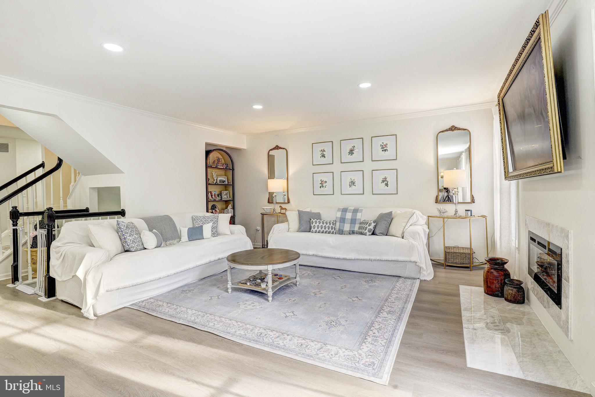 64 RIVER OAKS CIRCLE