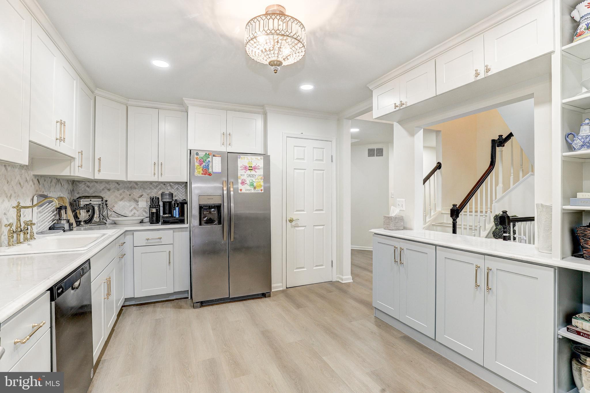 64 RIVER OAKS CIRCLE