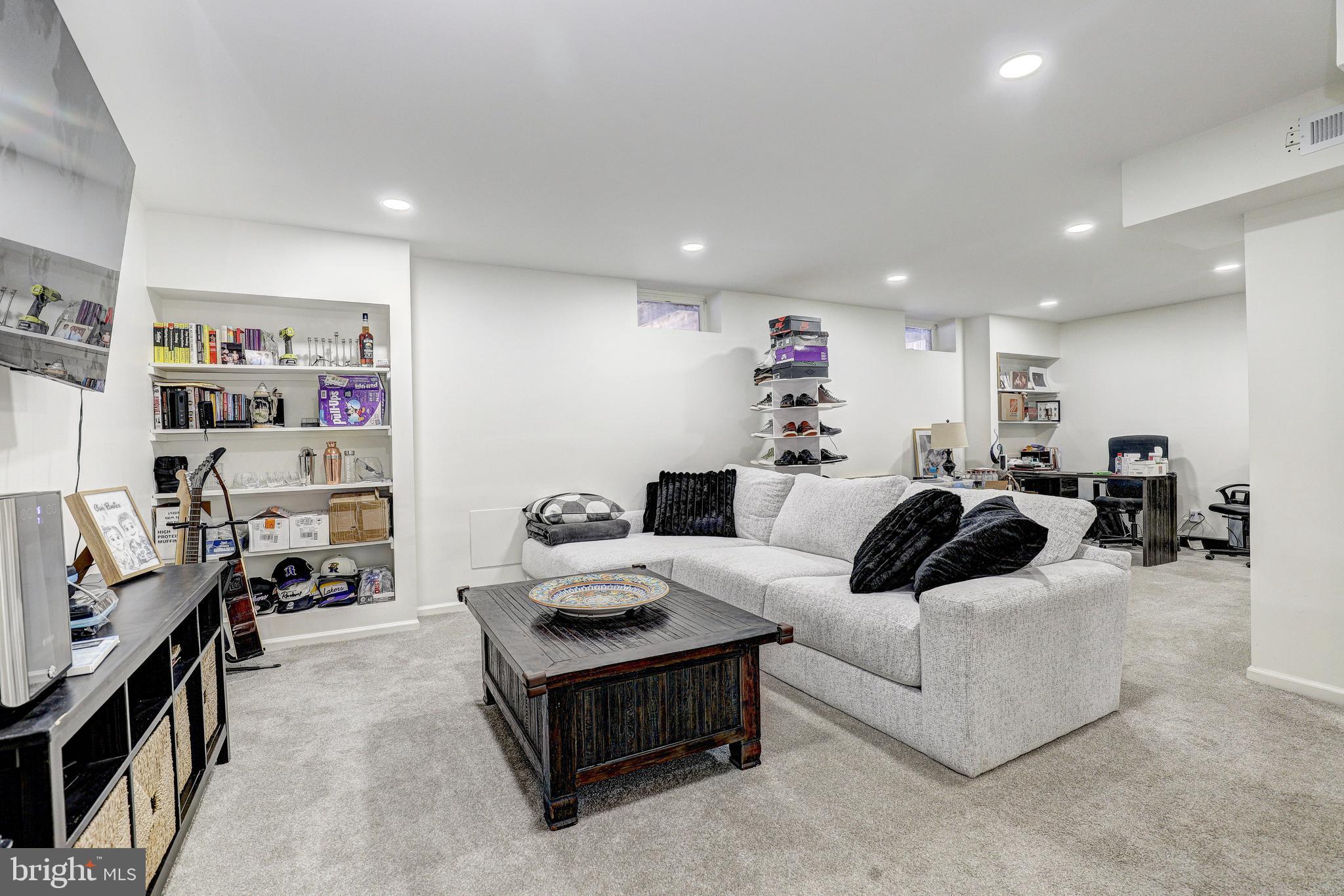 64 RIVER OAKS CIRCLE