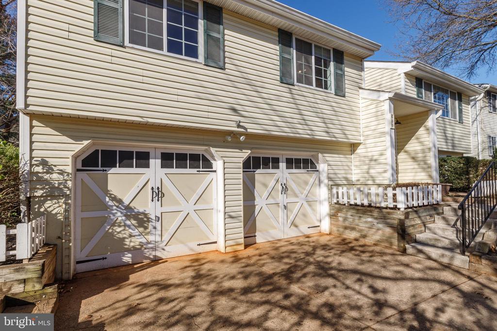 631 GLYNITA CIRCLE