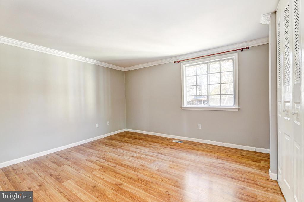631 GLYNITA CIRCLE