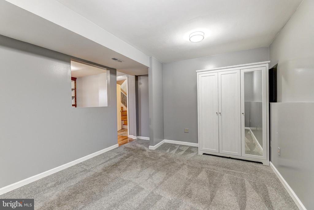 631 GLYNITA CIRCLE