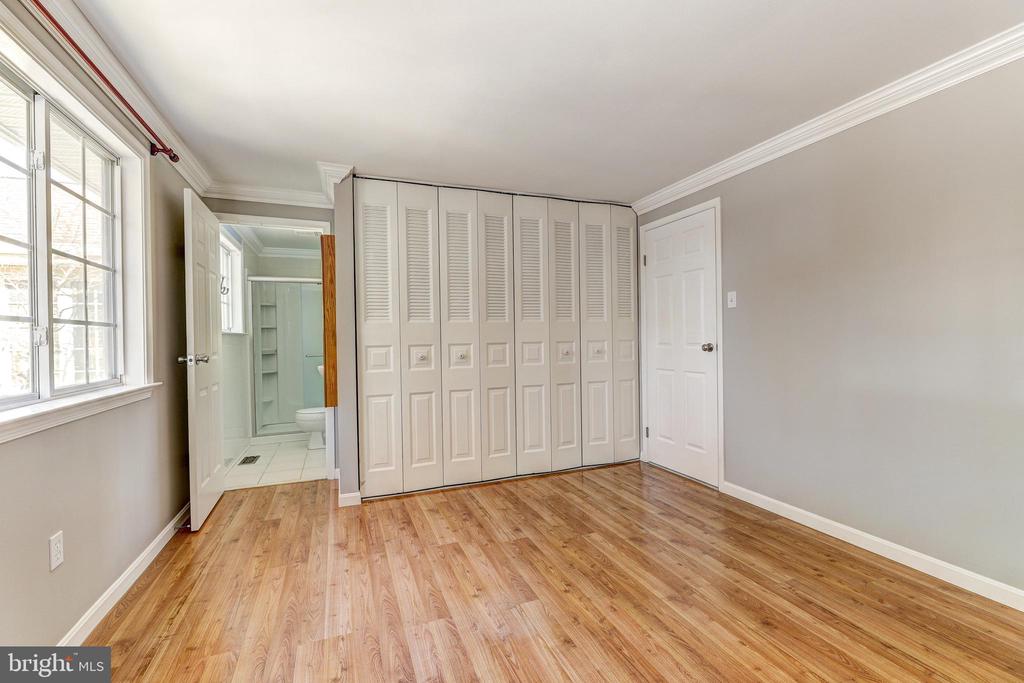 631 GLYNITA CIRCLE