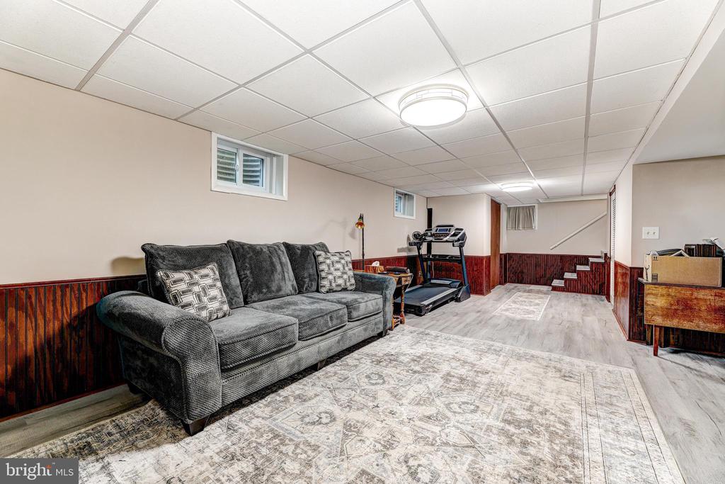 3915 LONGMOOR CIRCLE