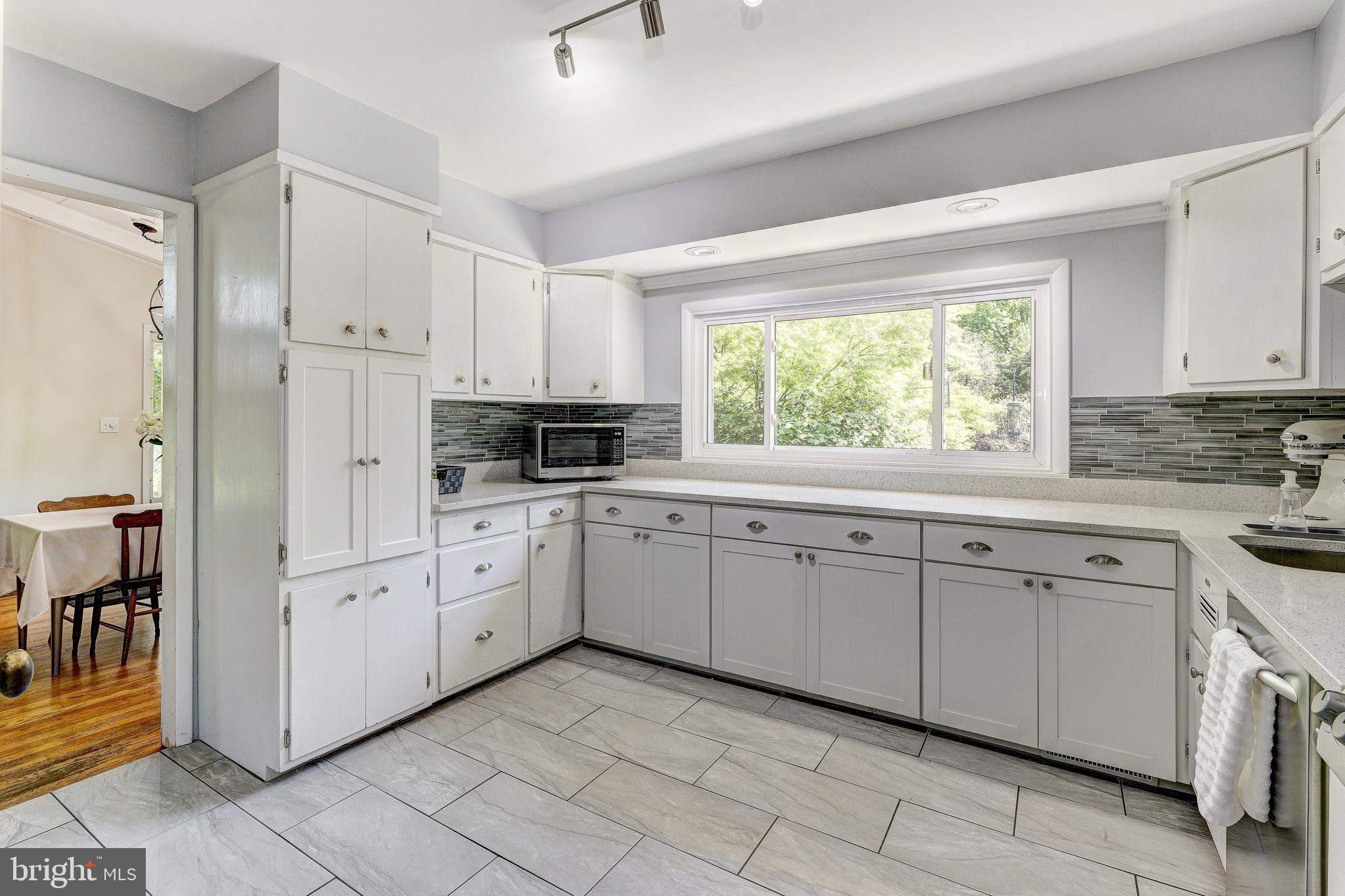 3915 LONGMOOR CIRCLE