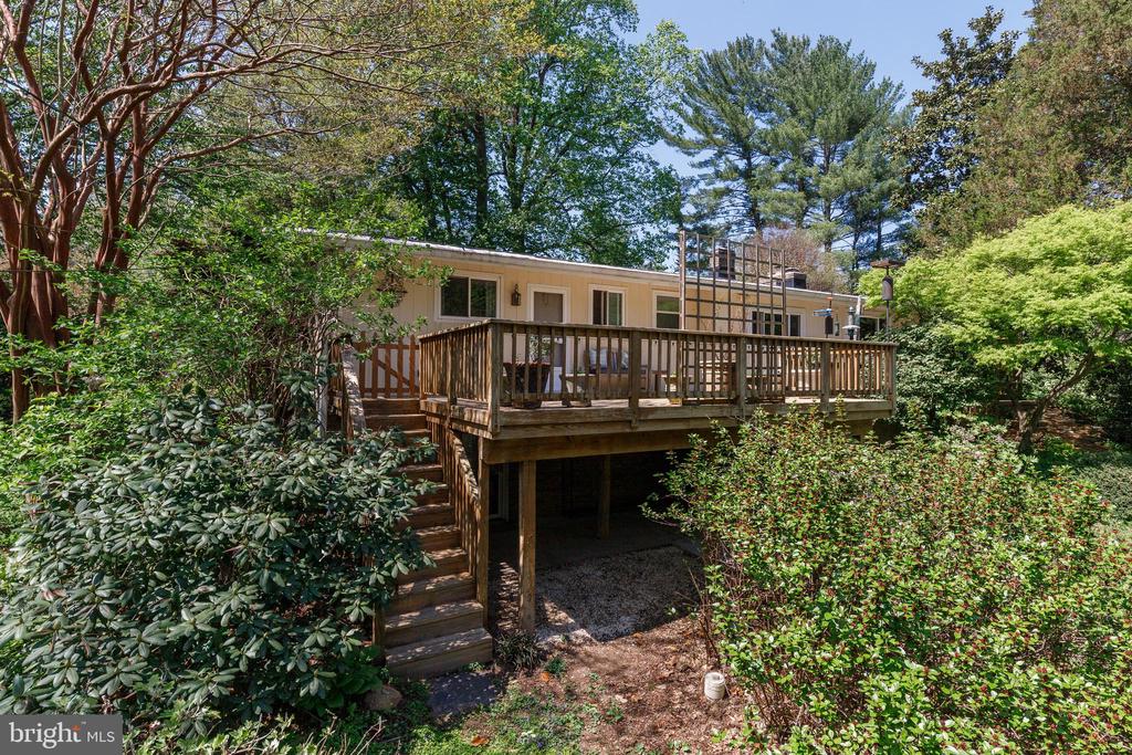 3915 LONGMOOR CIRCLE