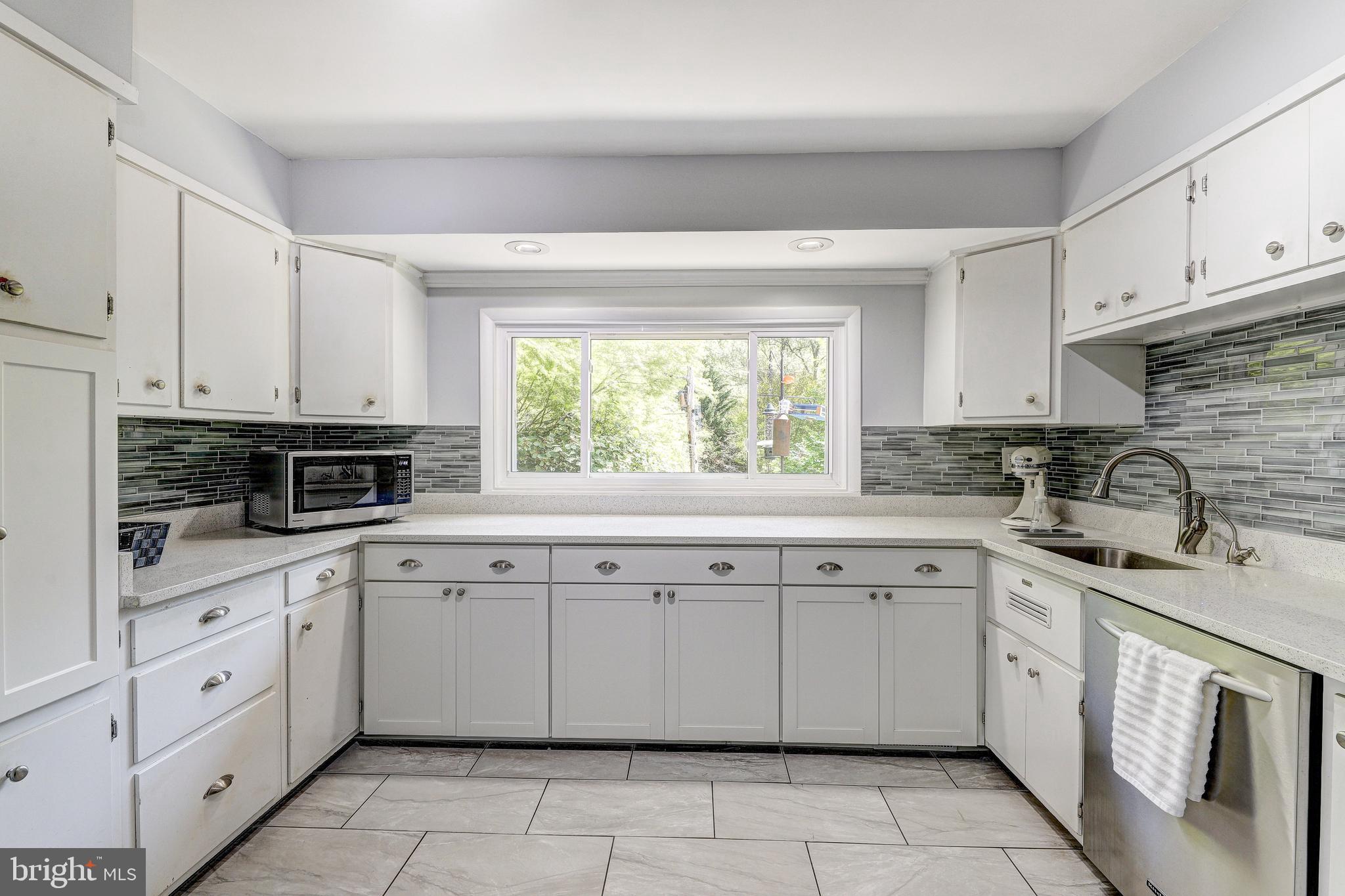 3915 LONGMOOR CIRCLE