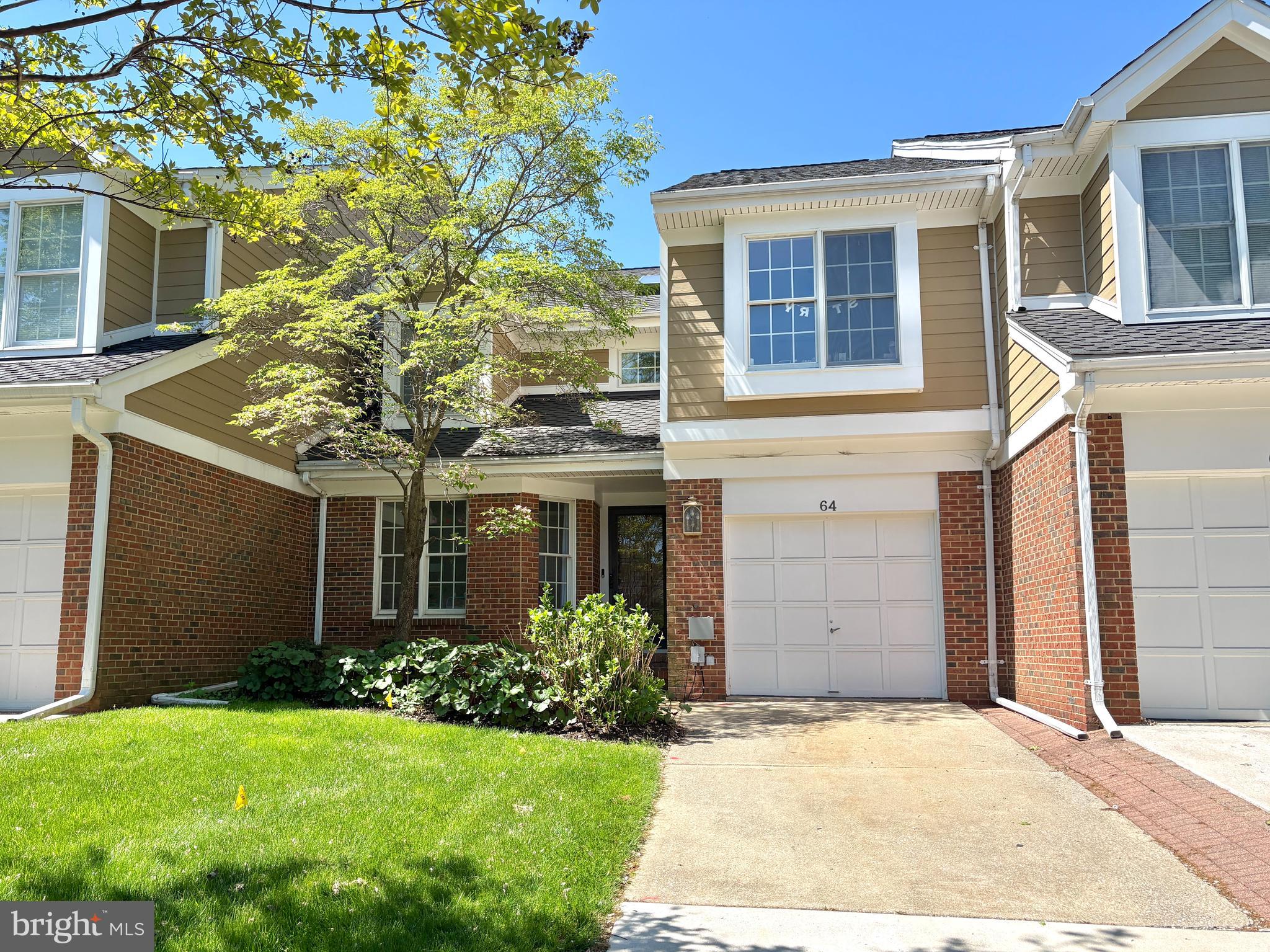 64 RIVER OAKS CIRCLE