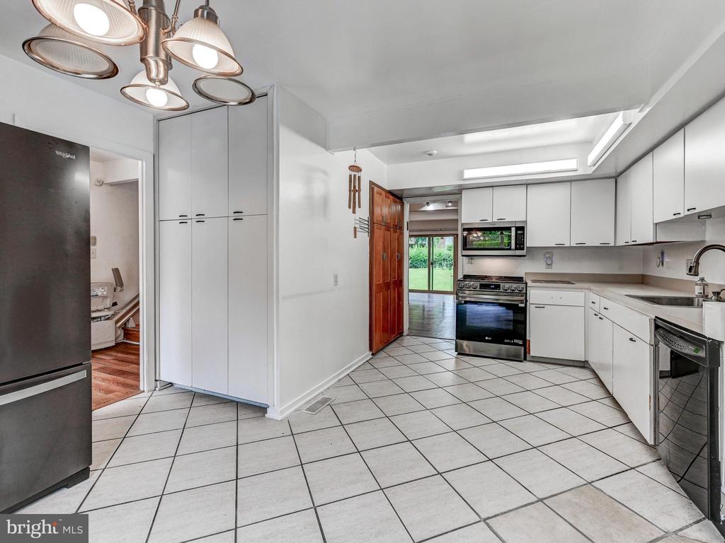 15 STONEHENGE CIRCLE Unit: 15