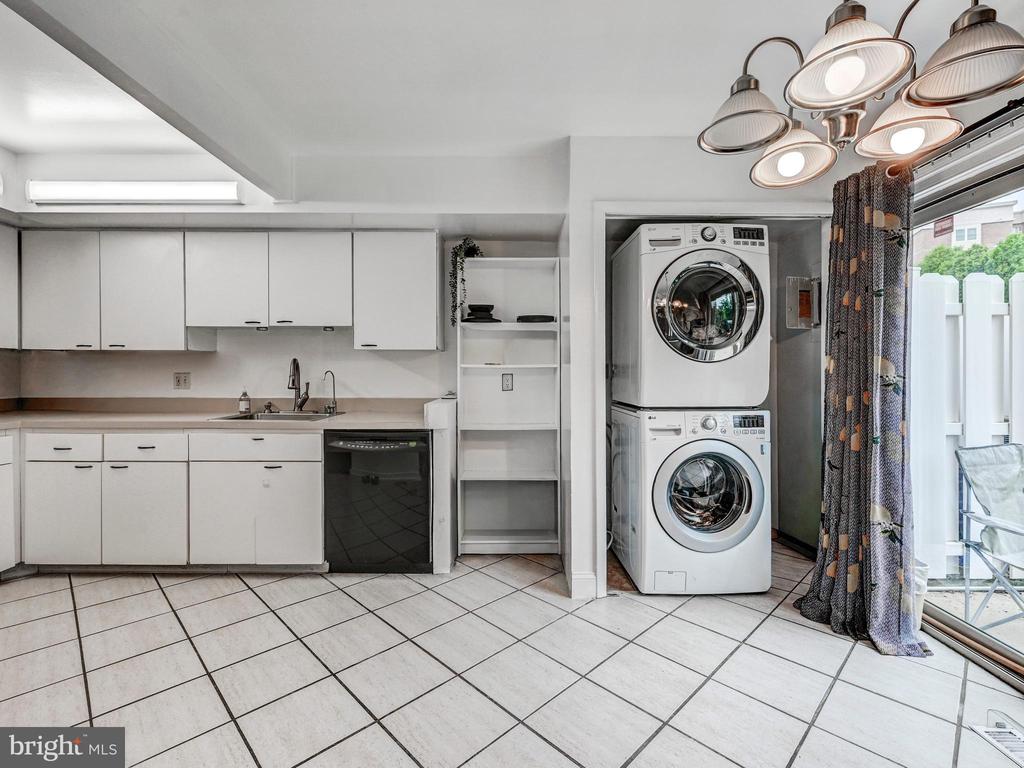 15 STONEHENGE CIRCLE Unit: 15