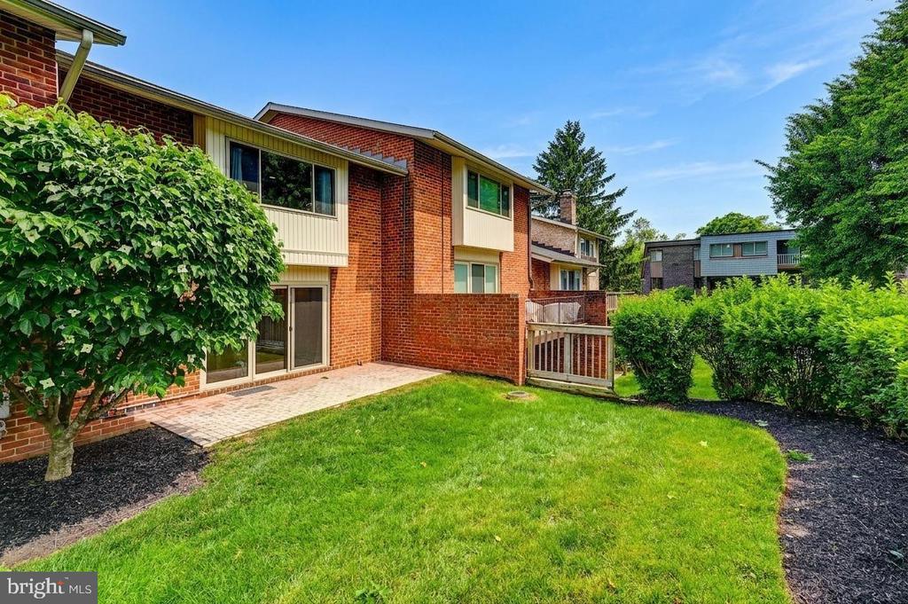 15 STONEHENGE CIRCLE Unit: 15