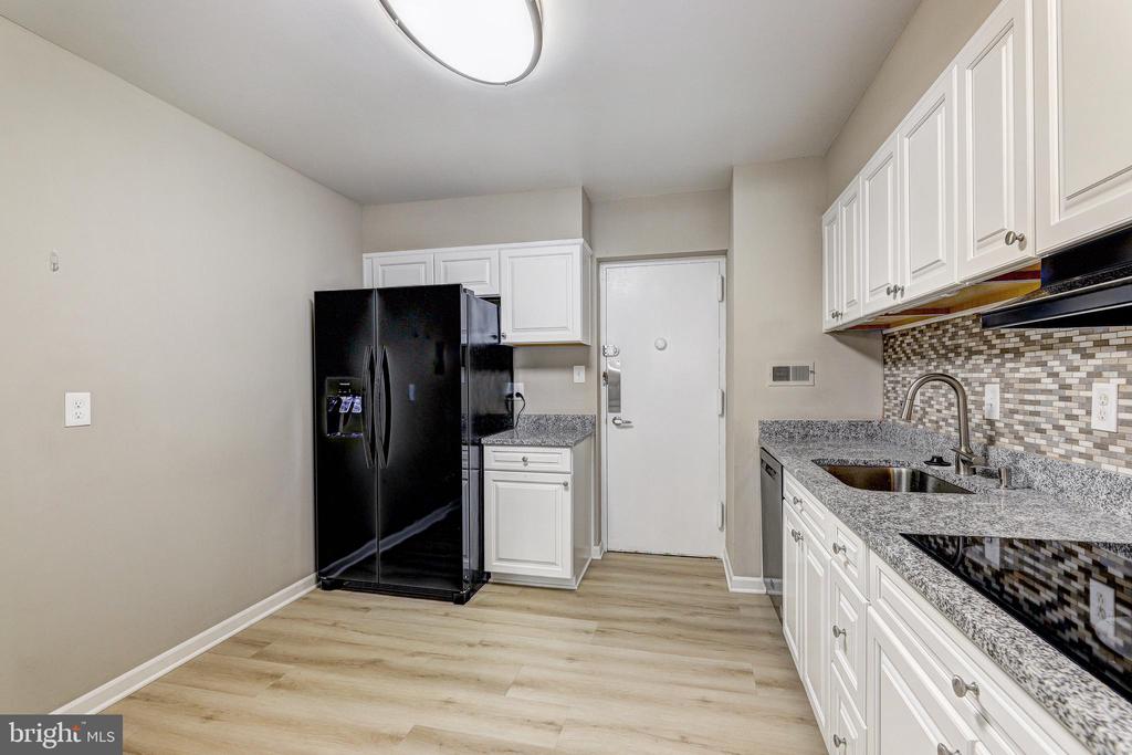 7 SLADE AVENUE 607