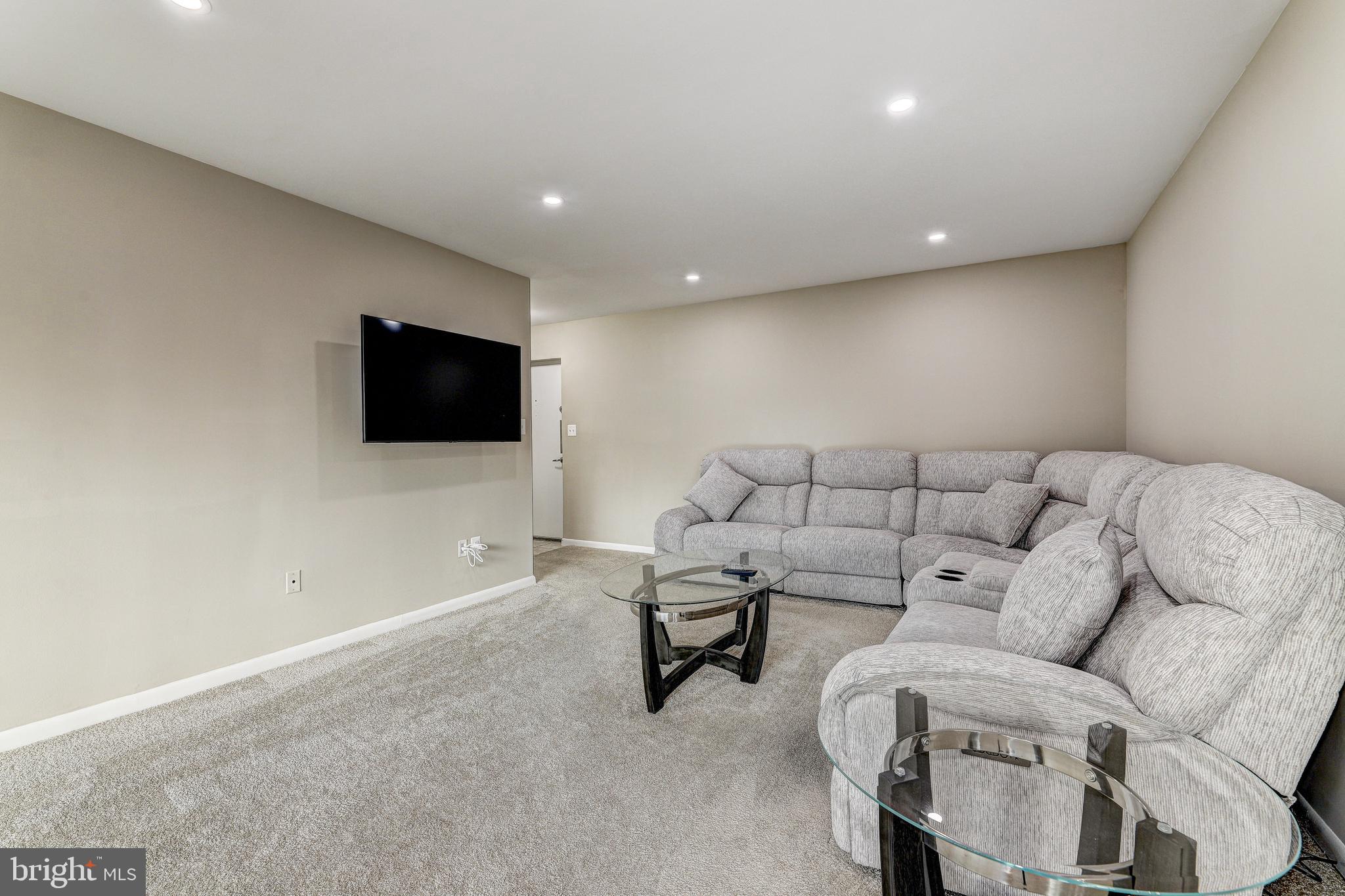7 SLADE AVENUE 607