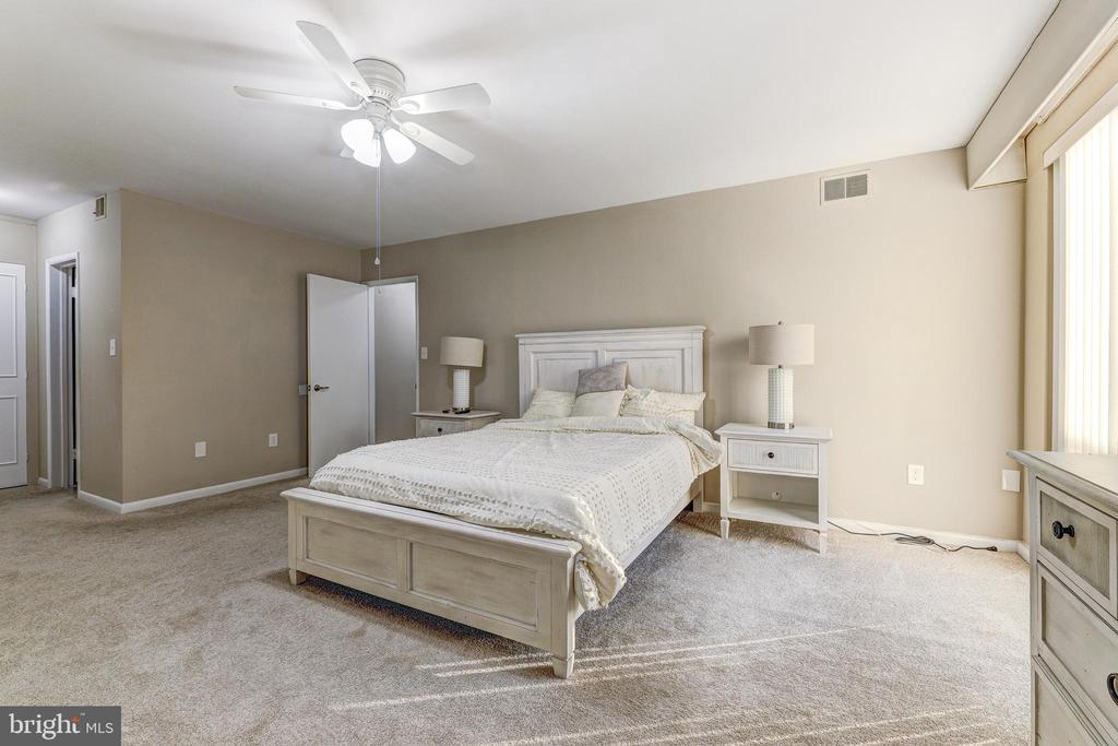 7 SLADE AVENUE 607