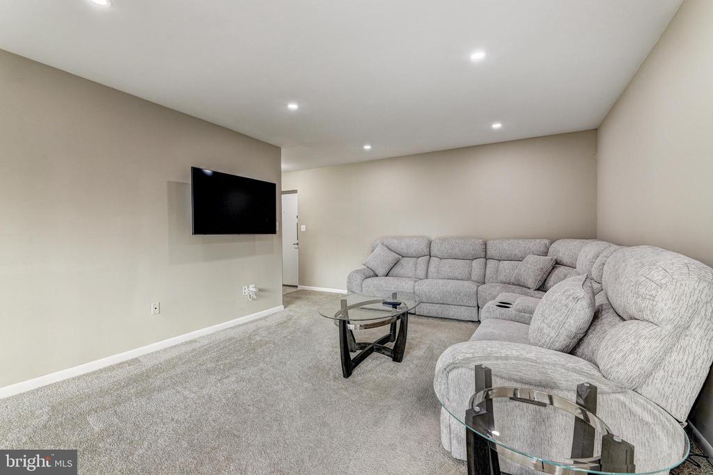 7 SLADE AVENUE 607